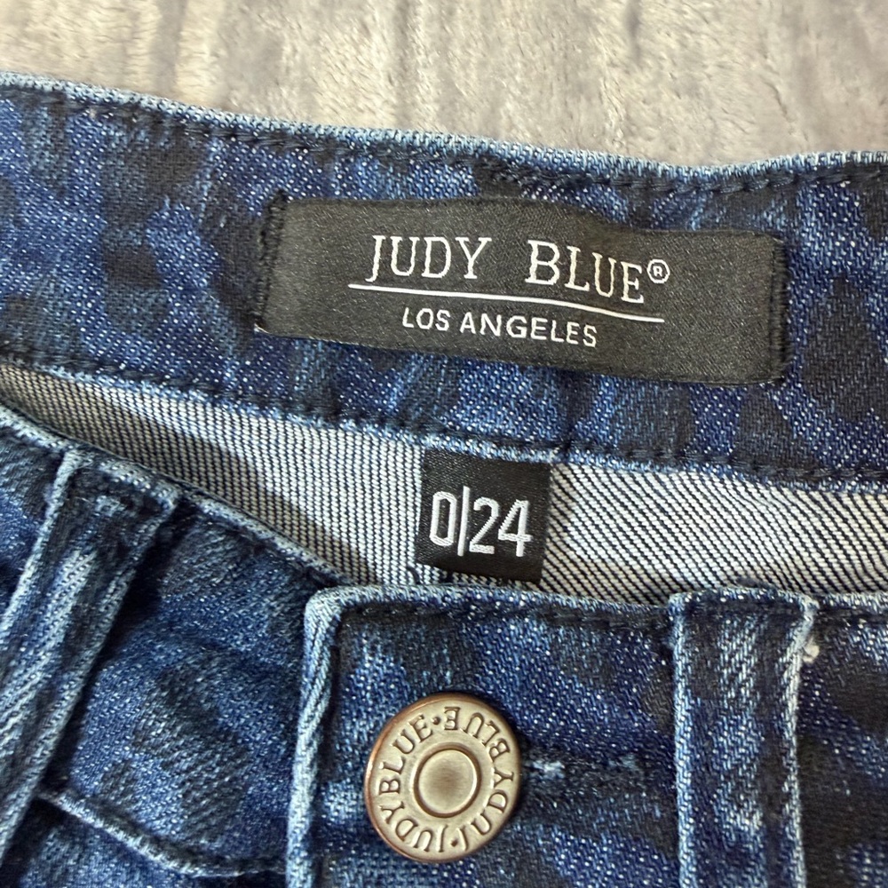 Judy Blue Mid Rise Medium Wash Cheetah Print Skinny Jeans Women’s Size 0/24 - Picture 2 of 5